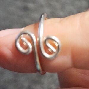 Silvertone Swirl Toe Ring